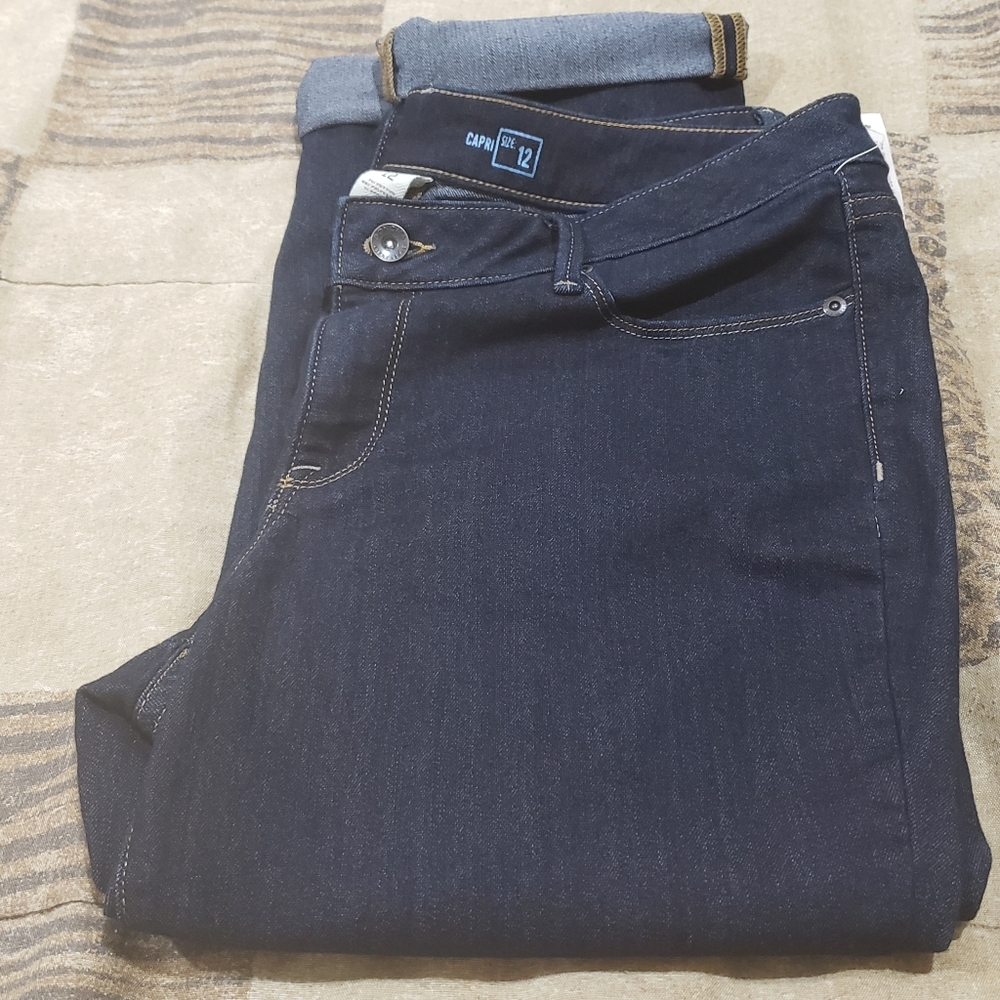 New Sonoma Size 12 dark wash jean capris